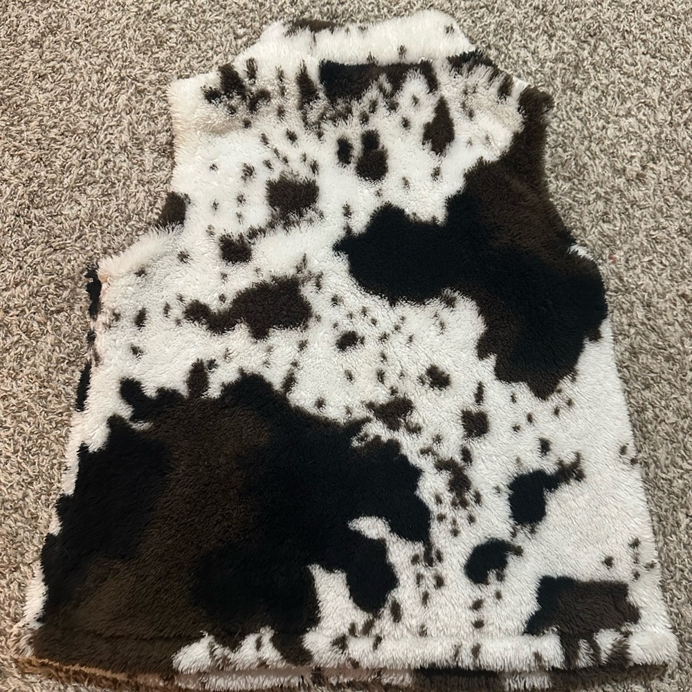Cow Print Faux Fur Vest – Women’s Size Medium – Zip Front with Pockets - Picture 2 of 6